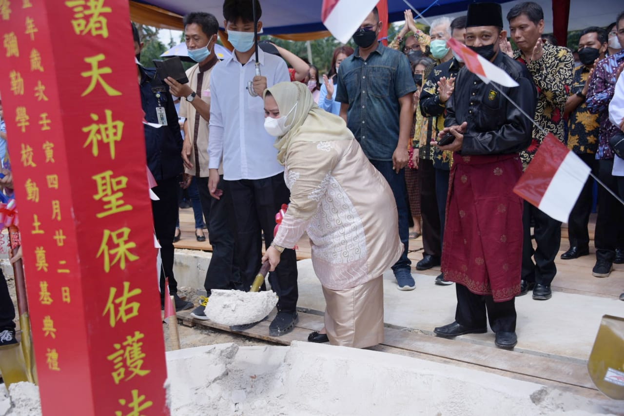 Bupati Bengkalis, Kasmarni Hadiri Pemancangan Tiang Pertama Sekolah Paramita Maitreya Duri